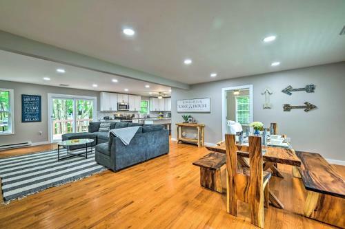 Family-friendly Retreat With Deck, Walk To Lake