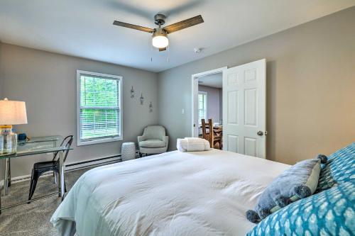 Family-friendly Retreat With Deck, Walk To Lake