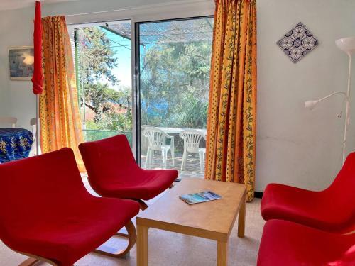 Cozy Gite With Sea View, In Le Lavandou