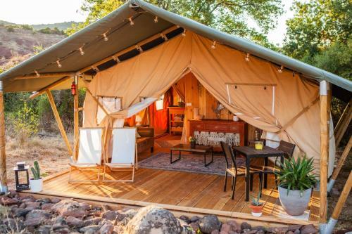 �qui-lodge Avec Spa Au Lac Du Salagou
