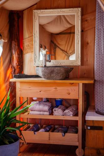 �qui-lodge Avec Spa Au Lac Du Salagou