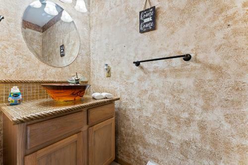 Americanold-fashioned 5bd Nostalgia With Hot Tub