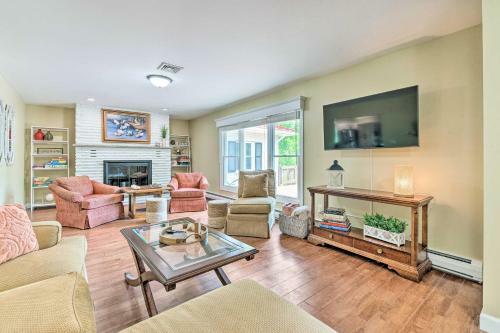 East Stroudsburg Home With Decks And Private Pond