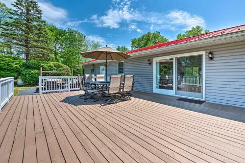 East Stroudsburg Home With Decks And Private Pond