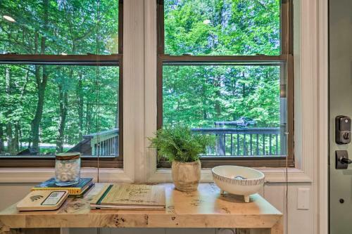 Sweetfern Cabin Retreat Deck And Lake Access