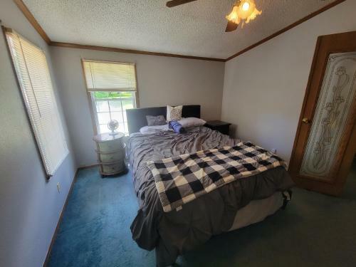 Camp Not Found - 3 Queen Bedrooms By The Lake
