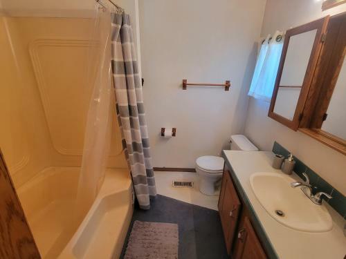 Camp Not Found - 3 Queen Bedrooms By The Lake