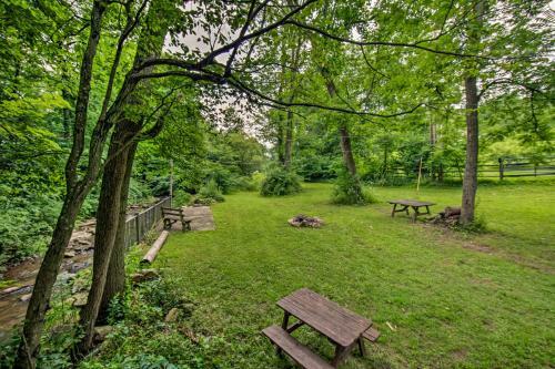 Apartamento Tranquil Creekside Tiny Home In Dutch Country