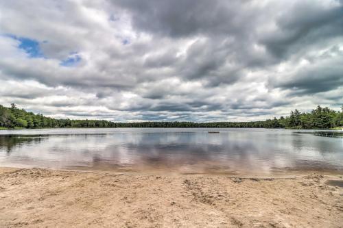 Lakefront Pocono Pines Paradise With Deck!