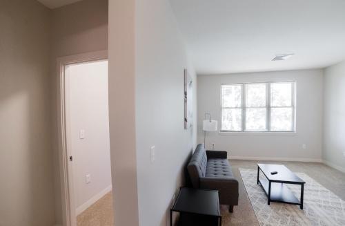 Chic Modern 3br Apartment In Oak Hill By Stay Gia