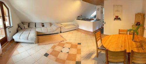 Ger�umiges Maisonette Apartment