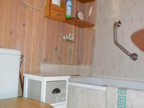 Chalet Les Angles, 3 Pi�ces, 4 Personnes - Fr-1-593-77