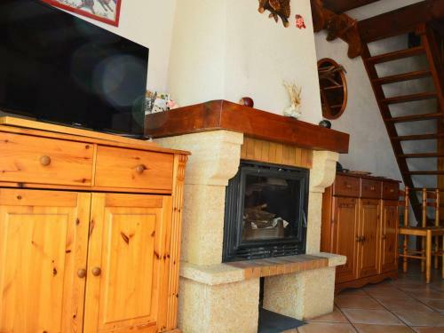 Chalet Les Angles, 3 Pi�ces, 4 Personnes - Fr-1-593-77