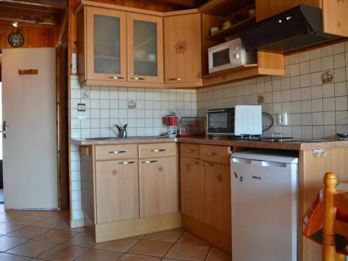 Chalet Les Angles, 3 Pi�ces, 4 Personnes - Fr-1-593-77