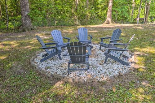 Chic Columbia Home With Backyard And Fire Pit!
