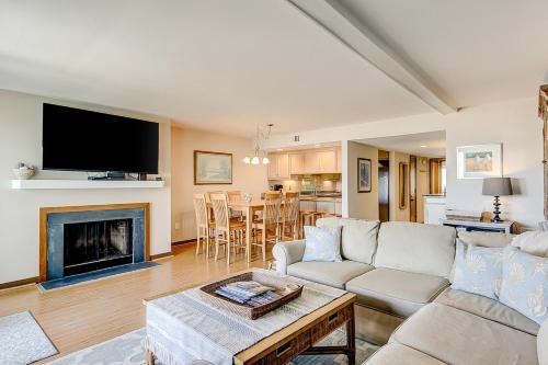 1b Seagrove Villa