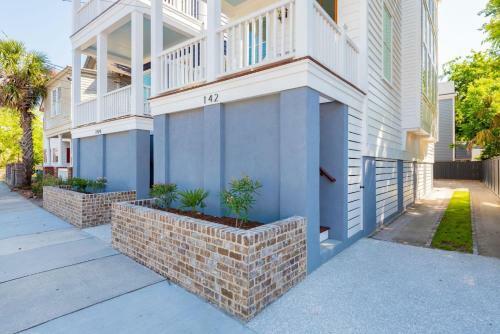 Villa Blanca Gorgeous Downtown Chs Home 3 King Bds