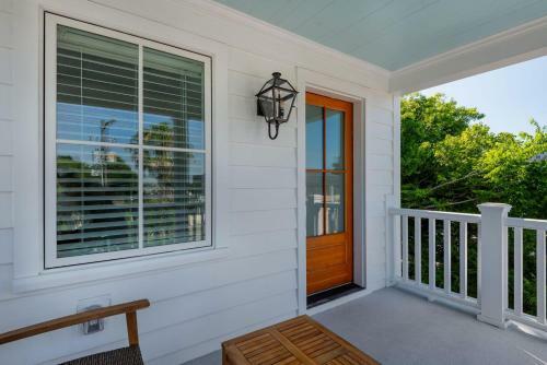 Villa Blanca Gorgeous Downtown Chs Home 3 King Bds