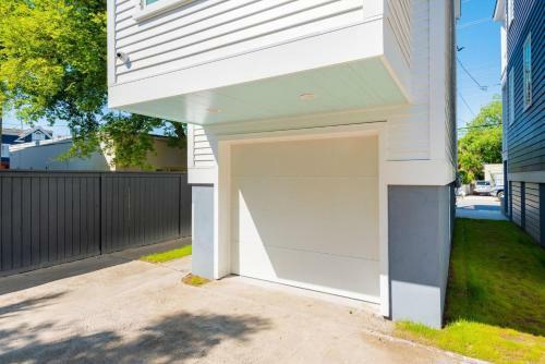 Villa Blanca Gorgeous Downtown Chs Home 3 King Bds