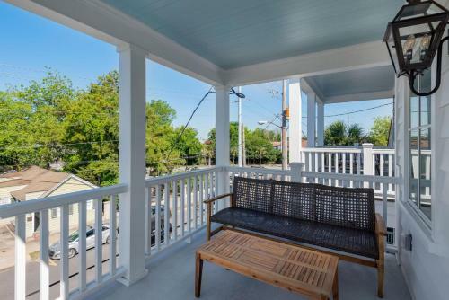 Villa Blanca Gorgeous Downtown Chs Home 3 King Bds