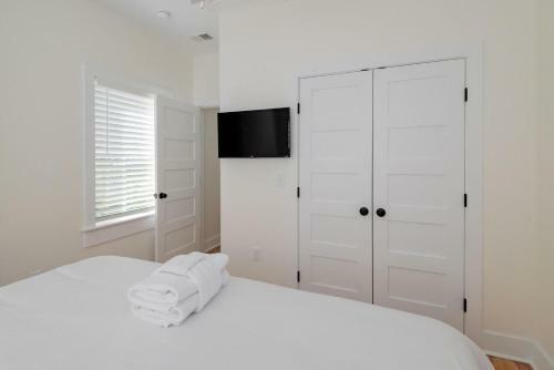 Villa Blanca Gorgeous Downtown Chs Home 3 King Bds