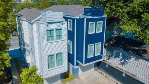 Villa Blanca Gorgeous Downtown Chs Home 3 King Bds