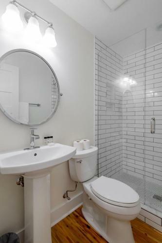 Villa Blanca Gorgeous Downtown Chs Home 3 King Bds