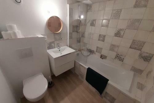 Apartamento T2 With Independent Entrance Ideally Placed