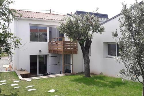 Apartamento T2 With Independent Entrance Ideally Placed