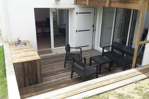 Apartamento T2 With Independent Entrance Ideally Placed