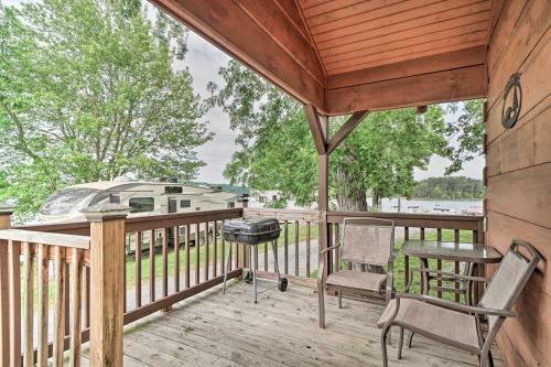 Quaint Cabin With Covered Porch On Douglas Lake