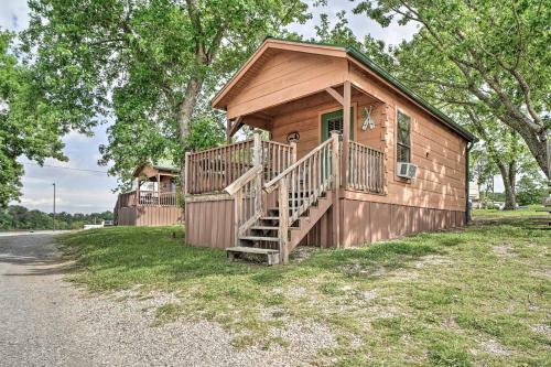 Quaint Cabin With Covered Porch On Douglas Lake