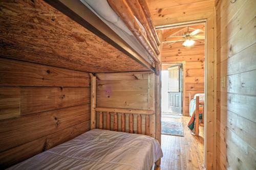 Quaint Cabin With Covered Porch On Douglas Lake