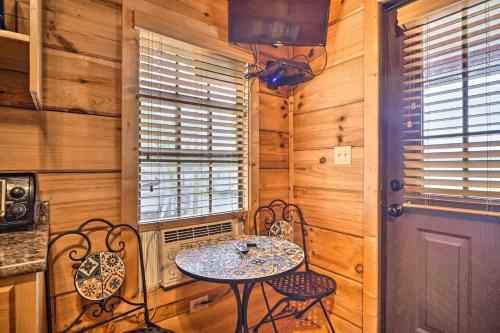 Quaint Cabin With Covered Porch On Douglas Lake