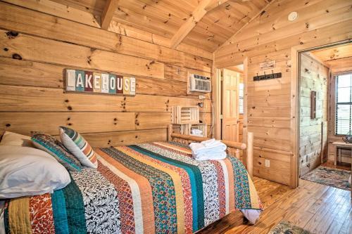 Quaint Cabin With Covered Porch On Douglas Lake