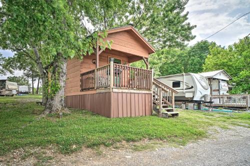 Quaint Cabin With Covered Porch On Douglas Lake