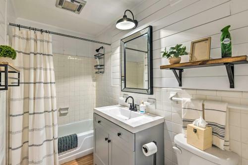 Stylish Cabin With Hot Tub On 6 Private Acres!