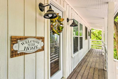Stylish Cabin With Hot Tub On 6 Private Acres!