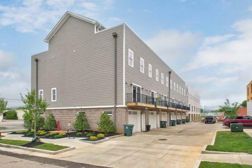The Oasis On 17th - With Rooftop Views