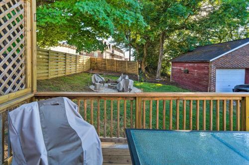 Modern, Sun-lit Retreat With Fire Pit And Yard!