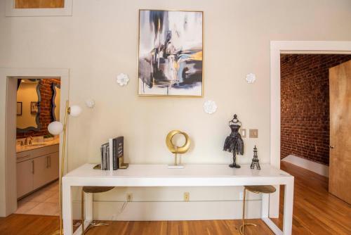 Apartamento Largest Rooftop W Firepit - Vaulted Luxe Penthouse