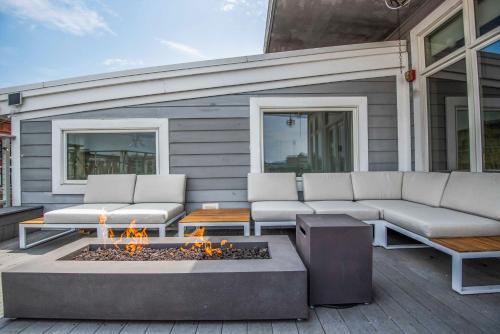 Apartamento Largest Rooftop W Firepit - Vaulted Luxe Penthouse