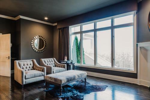 The Above Nashville Ridgetop Estate