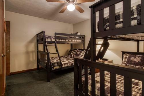 Pinecrest Townhomes-3units-6bed7 5bath-indoor Pool