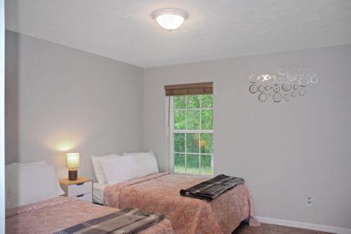 Cheerful 3-bedroom House With Private Parking Home