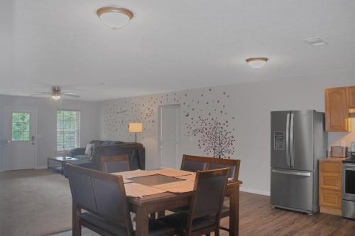 Cheerful 3-bedroom House With Private Parking Home