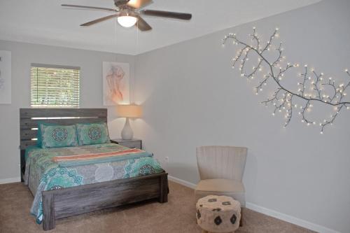 Cheerful 3-bedroom House With Private Parking Home