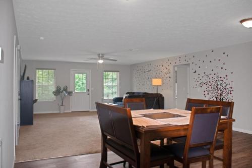 Cheerful 3-bedroom House With Private Parking Home
