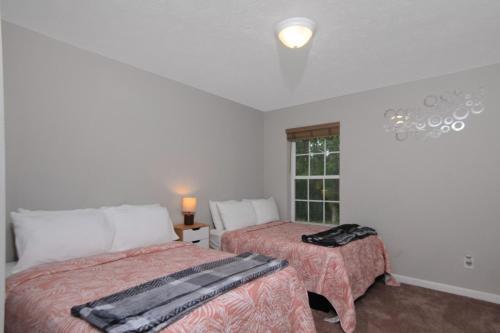 Cheerful 3-bedroom House With Private Parking Home