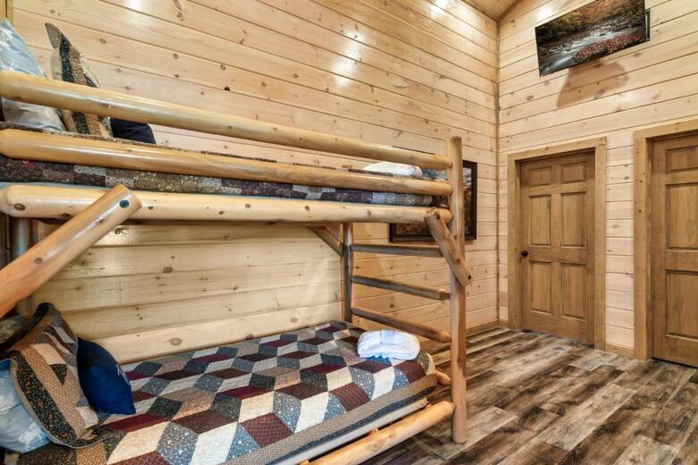 Summer Special, Mountain View, Cabin, Hottub, Game Rm, Sleeps 20